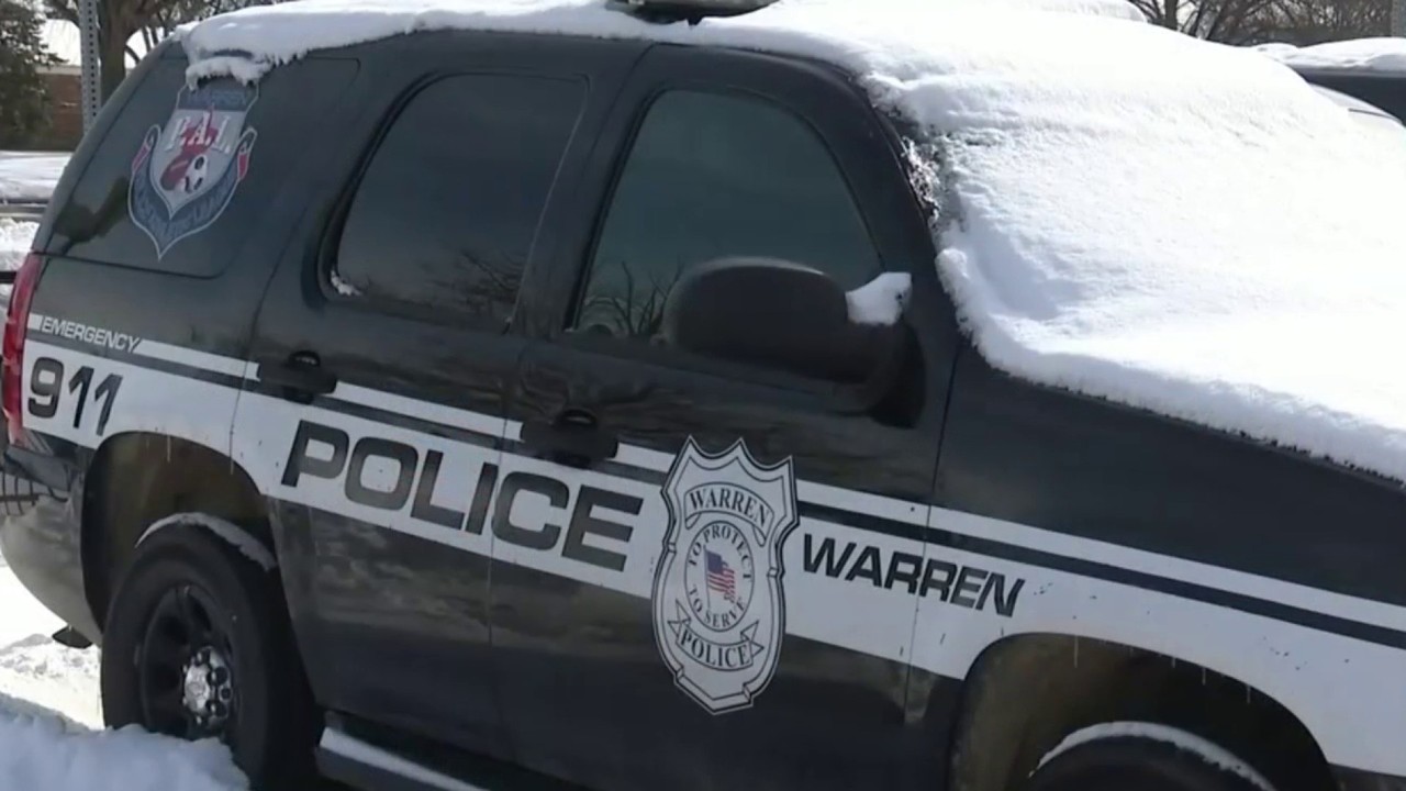 Warren police officer accused of sexual text messages with...